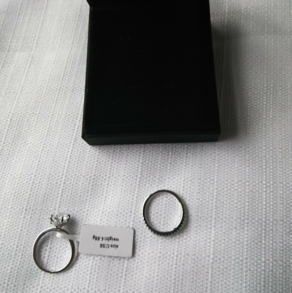 Ladies size 8 ring set - Picture 2 of 4